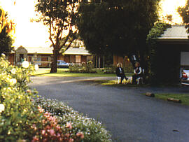 Colonial Village Motel - Mackay Tourism 0