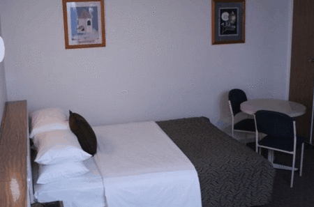 Burkes Hotel Motel - Mackay Tourism 1