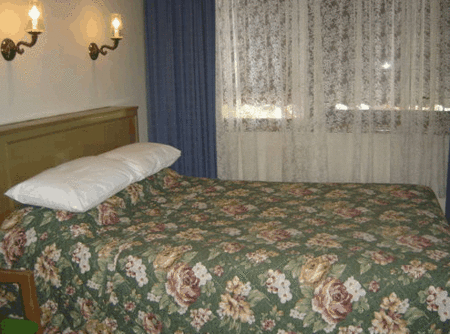 Burkes Hotel Motel - Mackay Tourism 3