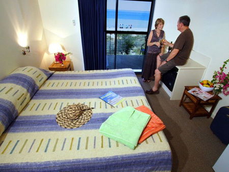 Monkey Mia Dolphin Resort - Mackay Tourism 3
