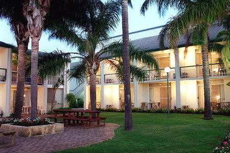 Mandurah Gates Resort - Mackay Tourism 0