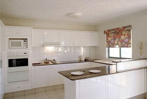 Pacific Place Apartments - Mackay Tourism 4