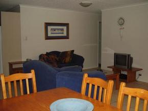 Beachfront Towers - Mackay Tourism 4