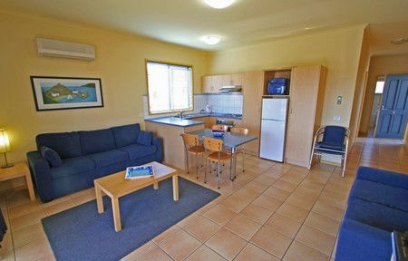 Seaview Motel & Apartments - Mackay Tourism 1