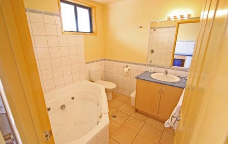 Seaview Motel & Apartments - Mackay Tourism 4