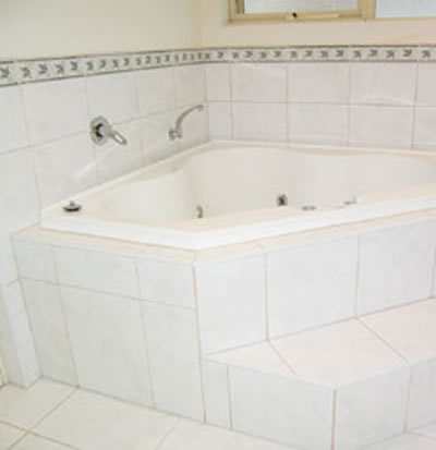 Sanctuary House Resort Motel - Mackay Tourism 3