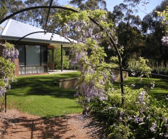 Catton Hall Country Homestead - Mackay Tourism