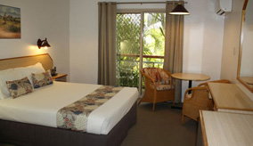 Colonial Village Motel - Mackay Tourism 0