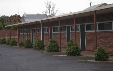 Le Cavalier Court Motel - Mackay Tourism 2
