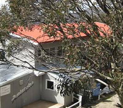Avalanche Ski Lodge - Mackay Tourism 1