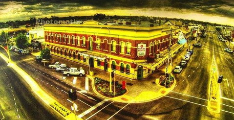 Royal Hotel - Mackay Tourism 0