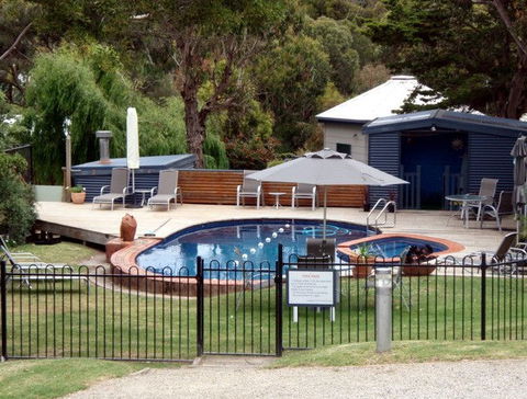 Aireys Inlet Getaway - Mackay Tourism 4