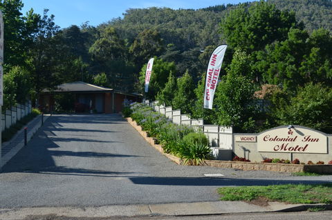 Bright Colonial Inn Motel - Mackay Tourism 0