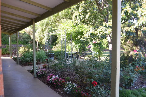 Bright Colonial Inn Motel - Mackay Tourism 1