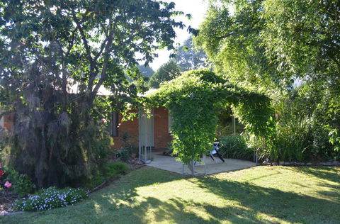 Bright Colonial Inn Motel - Mackay Tourism 2
