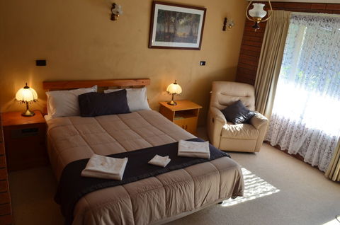 Bright Colonial Inn Motel - Mackay Tourism 3