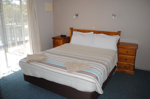 Lakes Entrance Country Cottages - Mackay Tourism 4