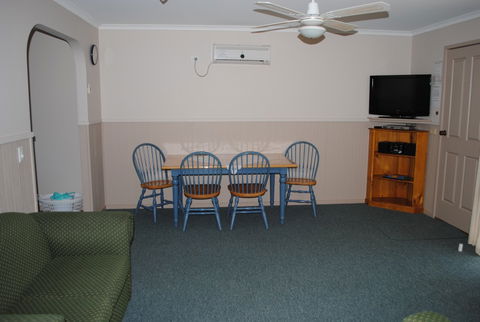 Lakes Entrance Country Cottages - Mackay Tourism 5