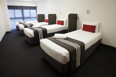 Y Hotel Hyde Park - Mackay Tourism 3