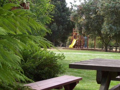 Surfcoast Retreat - Mackay Tourism 2