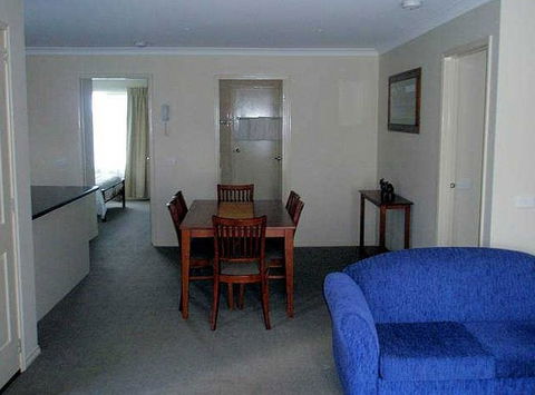 Victoria Lodge Motor Inn And Apartments - Mackay Tourism 1