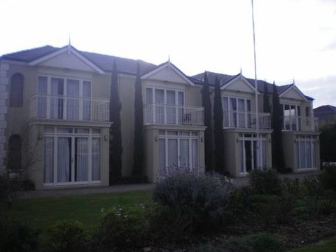 Colonial Village Motel - Mackay Tourism 1