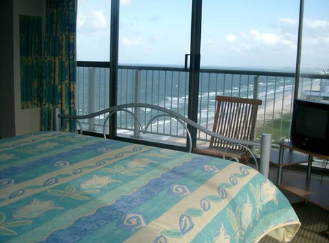 Golden Sands Holiday Apartments - Mackay Tourism 0