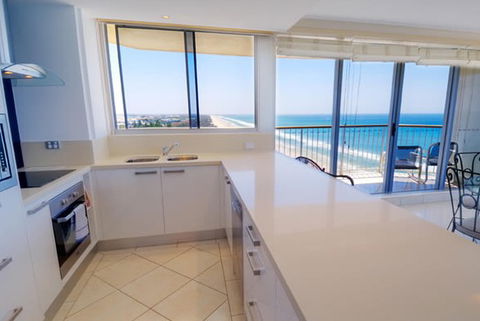 Golden Sands Holiday Apartments - Mackay Tourism 1