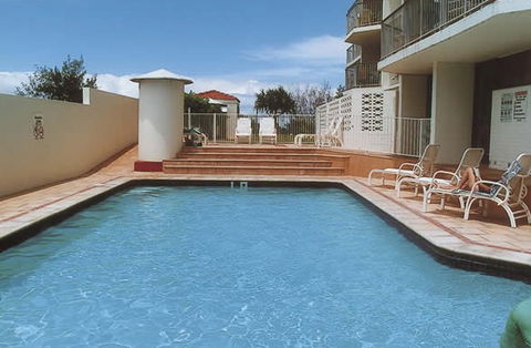 Golden Sands Holiday Apartments - Mackay Tourism 4