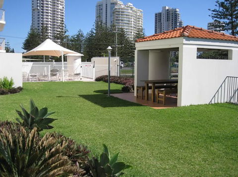 Golden Sands Holiday Apartments - Mackay Tourism 5