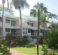 Camargue Beachfront Apartments - Mackay Tourism