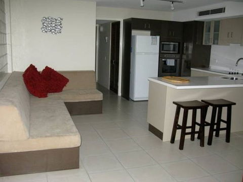 Camargue Beachfront Apartments - Mackay Tourism 2