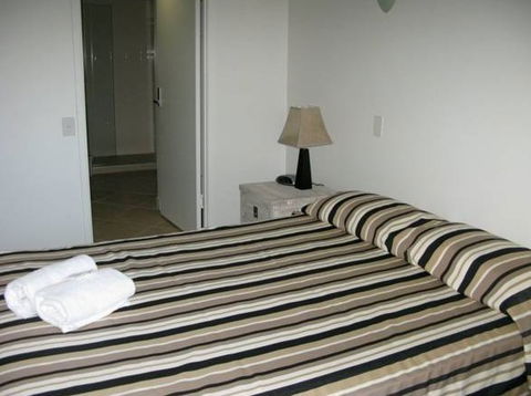 Camargue Beachfront Apartments - Mackay Tourism 3