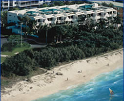 Camargue Beachfront Apartments - Mackay Tourism 5