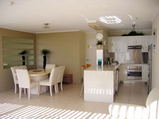 Beachfront Towers - Mackay Tourism 9