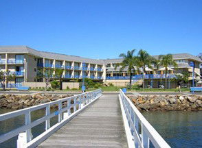 Mariners On The Waterfront - Mackay Tourism 0