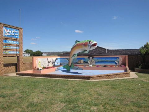 The Big Trout Motor Inn - Mackay Tourism 0