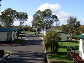 Mannum Caravan Park Cabins - Mackay Tourism 0