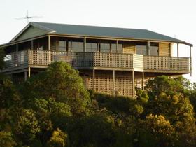 Lantauanan - The Lookout - Mackay Tourism 0