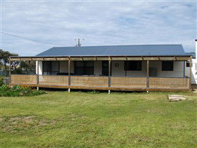 Surfin Sceales Beach House - Mackay Tourism 0