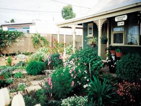 Schoolhouse Cottage - Mackay Tourism 0