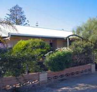 Smoky Bay Seaside Cottage - Mackay Tourism