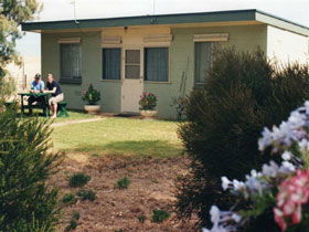 Oaklands Fishing Cottage - Mackay Tourism 0