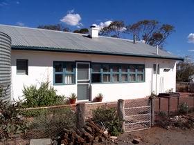 Wirrealpa Station Cottage - Mackay Tourism 0