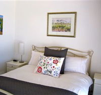 ArtWine Cottages - Mackay Tourism