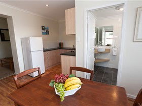 Bay 10 Accommodation - Mackay Tourism 0