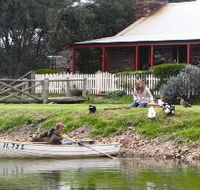 Stonewell Cottages and Vineyards - Mackay Tourism