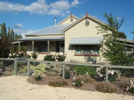 Willowbrook Cottages - Mackay Tourism 1