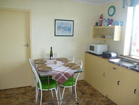 Oaklands Fishing Cottage - Mackay Tourism 3