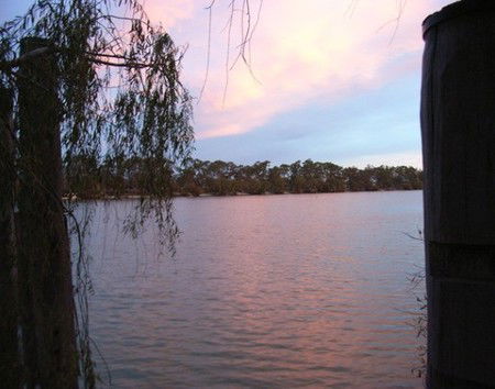 Mannum Caravan Park Cabins - Mackay Tourism 3